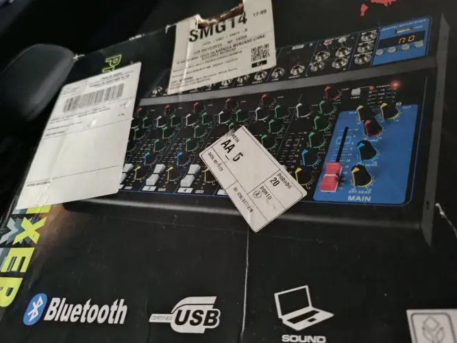 Mesa Analógica SmartVox SVM-07: 5 Mic/Line + 1 Estéreo + Bluetooth + USB + FX