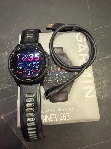 Vendo Garmin Forerunner 265, 1 ano de uso, excelente estado.