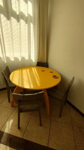 Conjunto mesa + 4 cadeiras