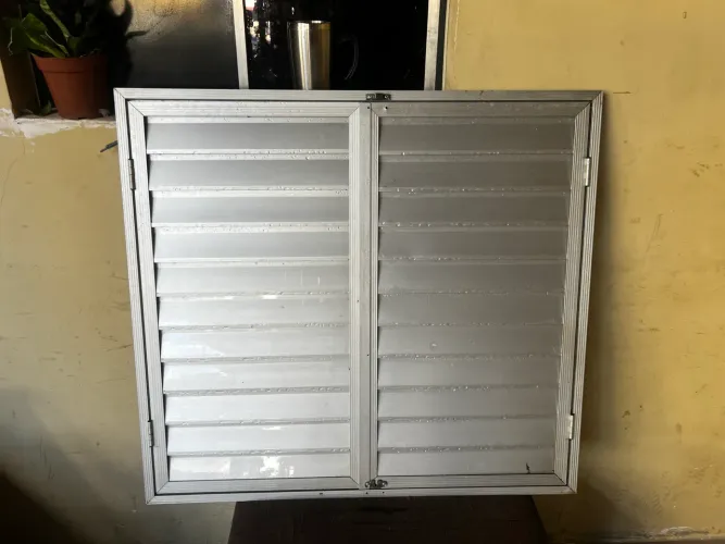 Janela de alumínio 80x80cm