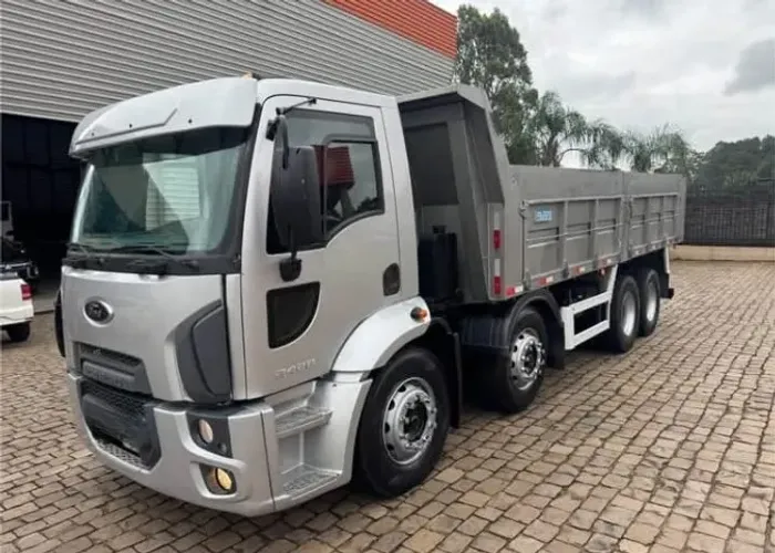 Ford Cargo 2428 8x2 2012 caçamba