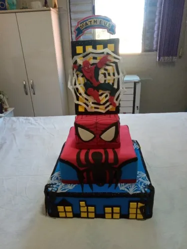 Bolo Fake Spiderman Isopor