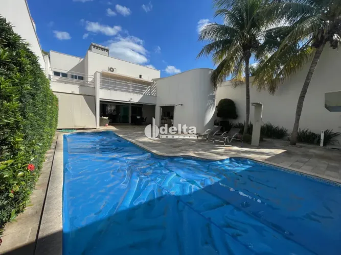 Casa residencial disponível para Locação no bairro Jardim Karaíba em Uberlândia-MG.