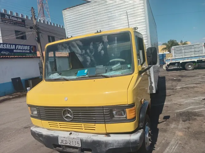vende-se caminhão 914 Mercedes em ótimo estado,número: *