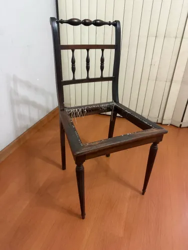 Cadeira de madeira