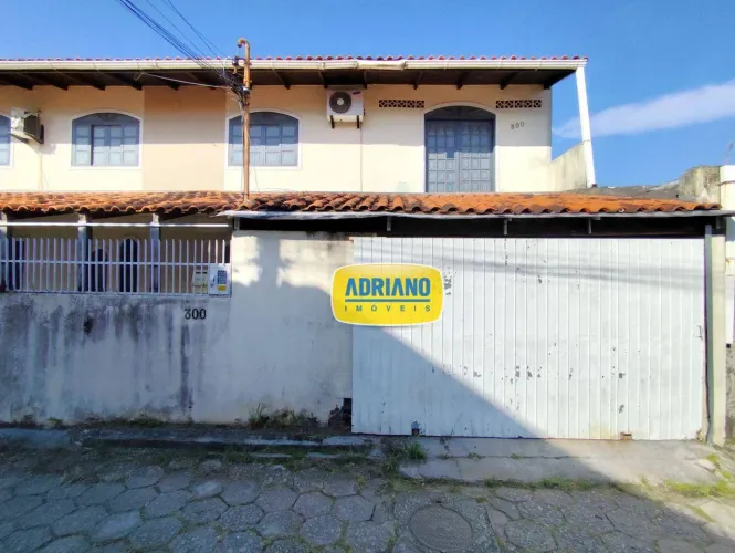 Casa com 3 dormitórios para alugar, 160 m² por R$ 3.608,32/mês - Capoeiras - Florianópolis