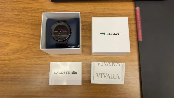 Relógio Lacoste preto e vermelho em borracha | Original com nota de garantia Vivara