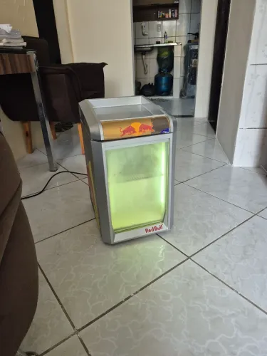 Vende-se este frigobar da Red Bull