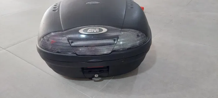 Baú novinho GIVI A VENDA