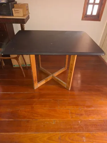 Mesa com cadeiras