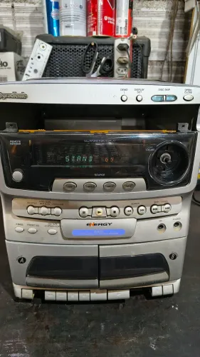 Gradiente E 600, funcionando P/ retirada de peças