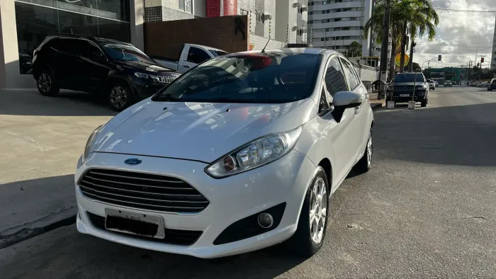 Ford Fiesta 1.6 16V Flex Aut. 5P 2015