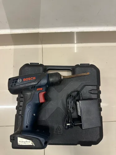 ? Parafusadeira/Furadeira Bosch GSR 1000 Smart + Carregador + Maleta - R$ 280,00