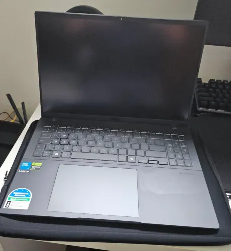 Notebook ASUS V16