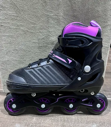 Vendo patins roller ajustável, serve do tamanho 36 ao 39.