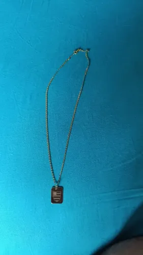 Vende-se um cordão da romanel 3 camada de ouro 18k ainda vai a medalha acompanhando