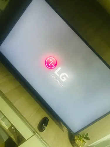 TV LG NanoCell 50? - Defeituosa (Travada no Logo, Para Peças ou Reparo)
