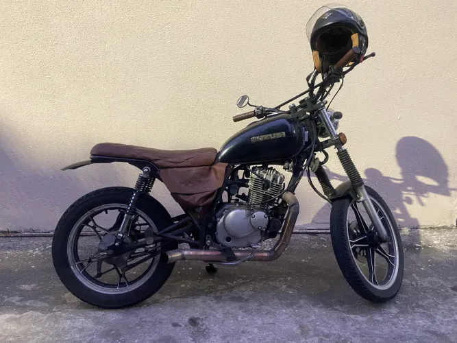 Intruder 125 café racer legalizada