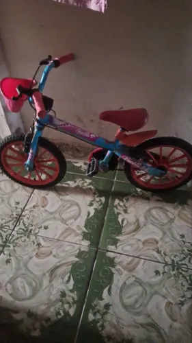 Vamos fazer uma criança feliz com uma bicicleta