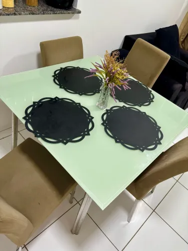 Mesa de vidro com 4 cadeiras