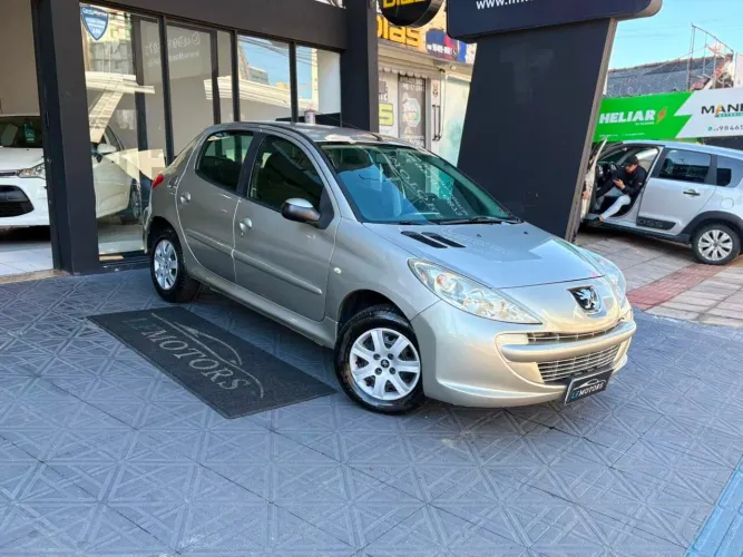 Peugeot 207 XR 1.4 Flex 8V 5P 2012