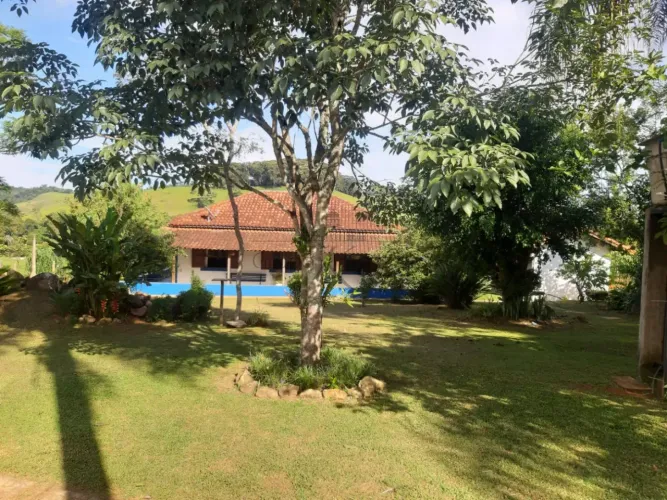 Oportunidade - Chácara - Minas Gerais - 3 Dormitórios.