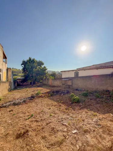 Vende-se lote no bairro Ermida - Divinópolis/MG