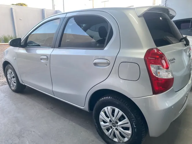 Toyota Etios X 1.3 Flex 16V 5P Mec. 2015
