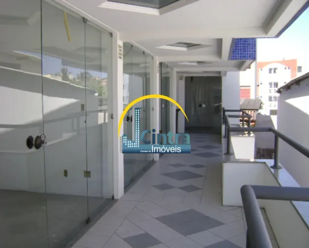 Alugo ou vendo sala comercial em Itapuã, aluguel R$ 650,00 + taxas de cond. e IPTU ou vend