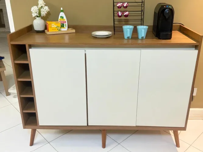 Aparador/Buffet Retrô com Portas Brancas e Nichos Laterais