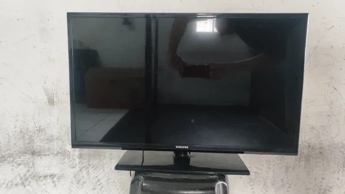 TV LCD SAMSUNG 32" usada em bom estado