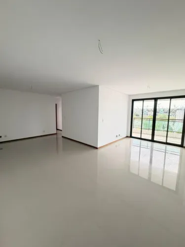 Apto no Condomínio Thiago de Mello 110 m²