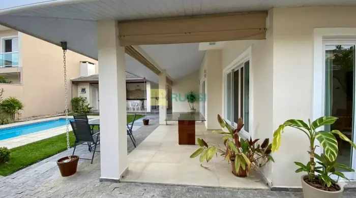 Linda Casa à venda no Condomínio Sunset Garden no Villa Branca em Jacareí.