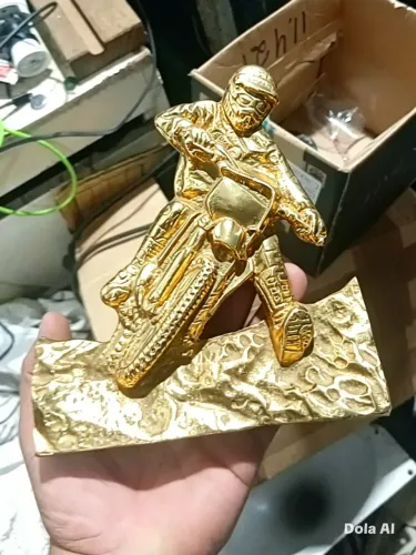 Escultura de broze 1kilo e100 valo a negociar 