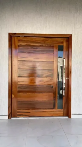 Porta Pivotante de Madeira