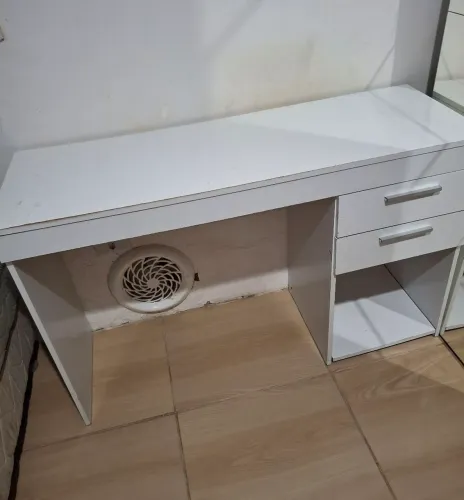 Escrivaninha com duas gavetas 