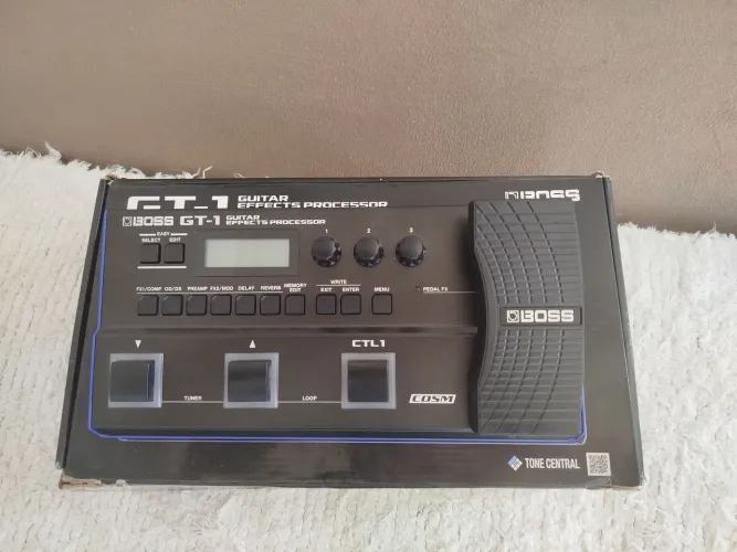 Pedaleira Boss GT-1 +Fonte original da Boss 