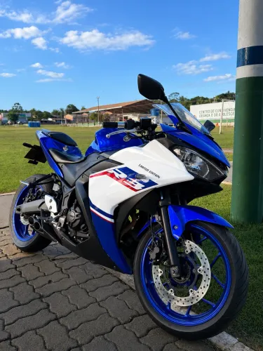 Yamaha r3 top