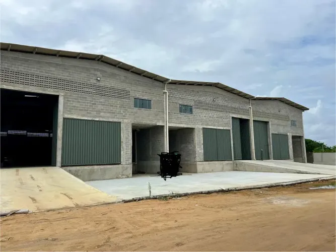 Galpão com 750 a 2250 m2 com docas, PD 8 m, à 100 m da BR-101