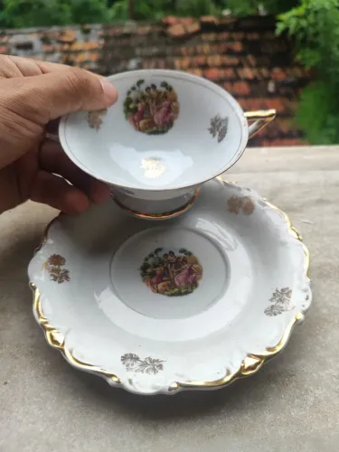 jogo de xicara e piris porcelana fina real anos 50/60 tema bavário.