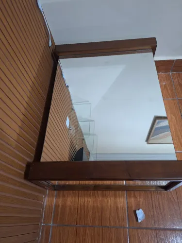 Mesinha de sala espelhada ,2 gavetas, madeira macissa.