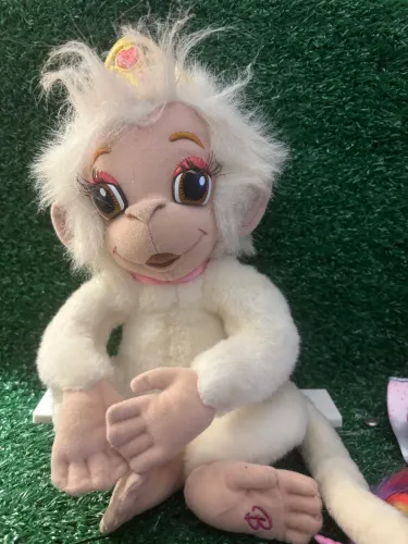 pelúcia da macaca Tallulah do filme "Barbie e a Princesa da Ilha"