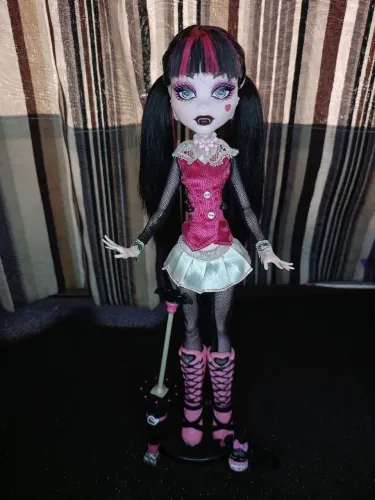 Boneca Draculaura Básica G1 Monster High