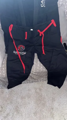 Kimono semi novo usado 2 vezes cascão tamanho 3