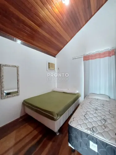 Casa de Condomínio com 5 quartos em Carneiros