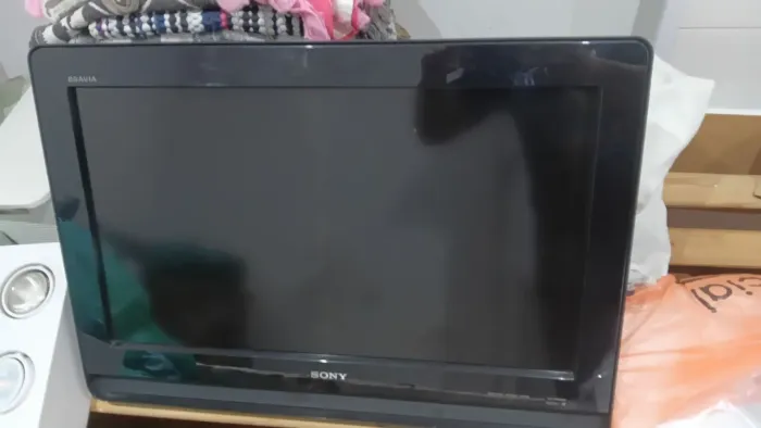 Vende-se uma tv monitor de 29 polegadas da Sony com suporte regulável