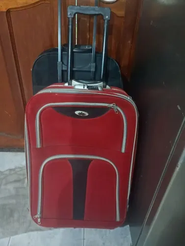 Mala 23kg vermelha. Faço a entrega, se vim buscar dou um desconto!