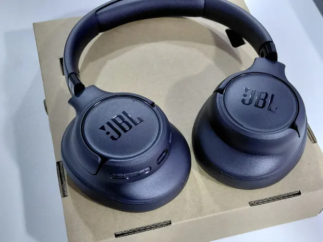 fone de ouvido jbl tune 730bt / somente caixa aberta! Está novo !