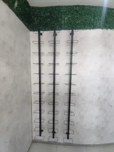 expositor de parede pra calçados