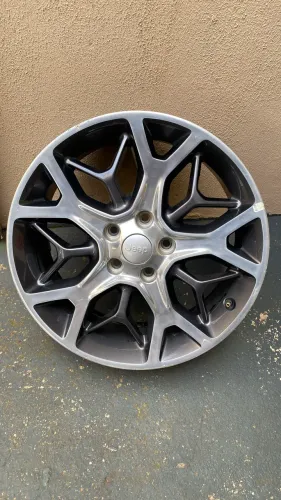 Roda de liga leve Jeep Cherokee aro 20 unidade